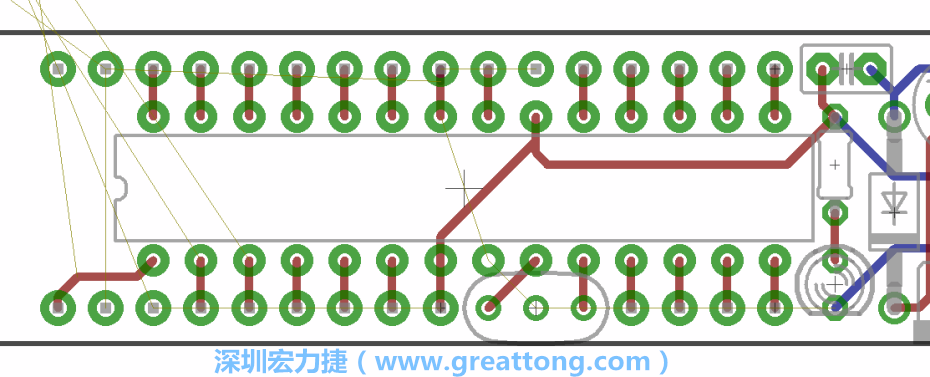 諧振器應擺放在ATmega微控制器的針腳8、9和10旁邊，在共鳴器和微控制器中間的高頻信號線應該要愈短愈好，此外，其它的信號線應該要遠離這個區(qū)域且配置在諧振器的下方，這樣做是為了防止不必要的無線電波干擾。