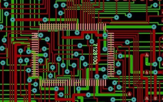 圖1：兩種PCB模型的部分電路。頂圖：傳統(tǒng)設(shè)計(jì)版本。