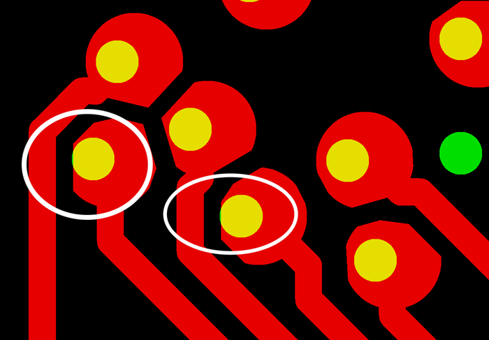PCB生產(chǎn)會產(chǎn)生同一方向性的小小量偏移，焊盤被削的方向無規(guī)則，最惡劣的情況還會出現(xiàn)個別孔破焊環(huán)