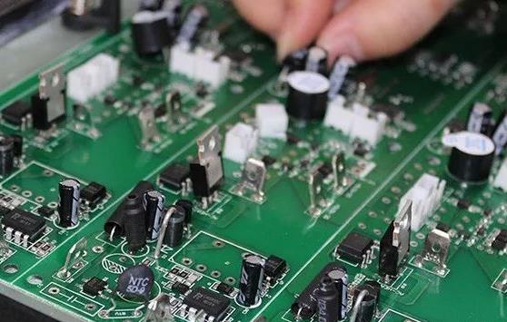 PCBA加工貼片元器件與插件元器件的區(qū)別在哪？