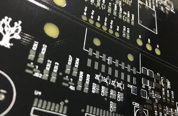 如何確定PCB的基板材料？